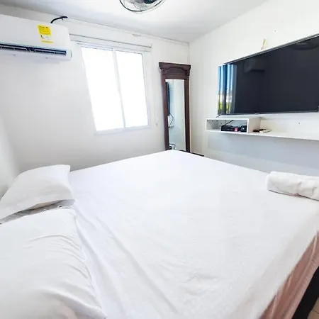 Apartment El Bendecido. Amplio Apartamento Entero Con Excelente Ubicacion Y Parqueadero Privado Gratis Las 24 Horas. *