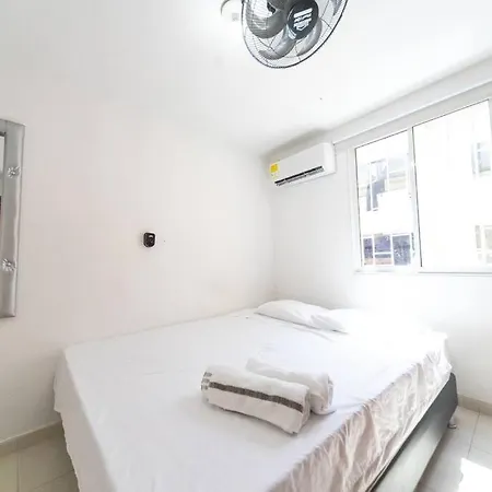 El Bendecido. Amplio Apartamento Entero Con Excelente Ubicacion Y Parqueadero Privado Gratis Las 24 Horas. Apartment *