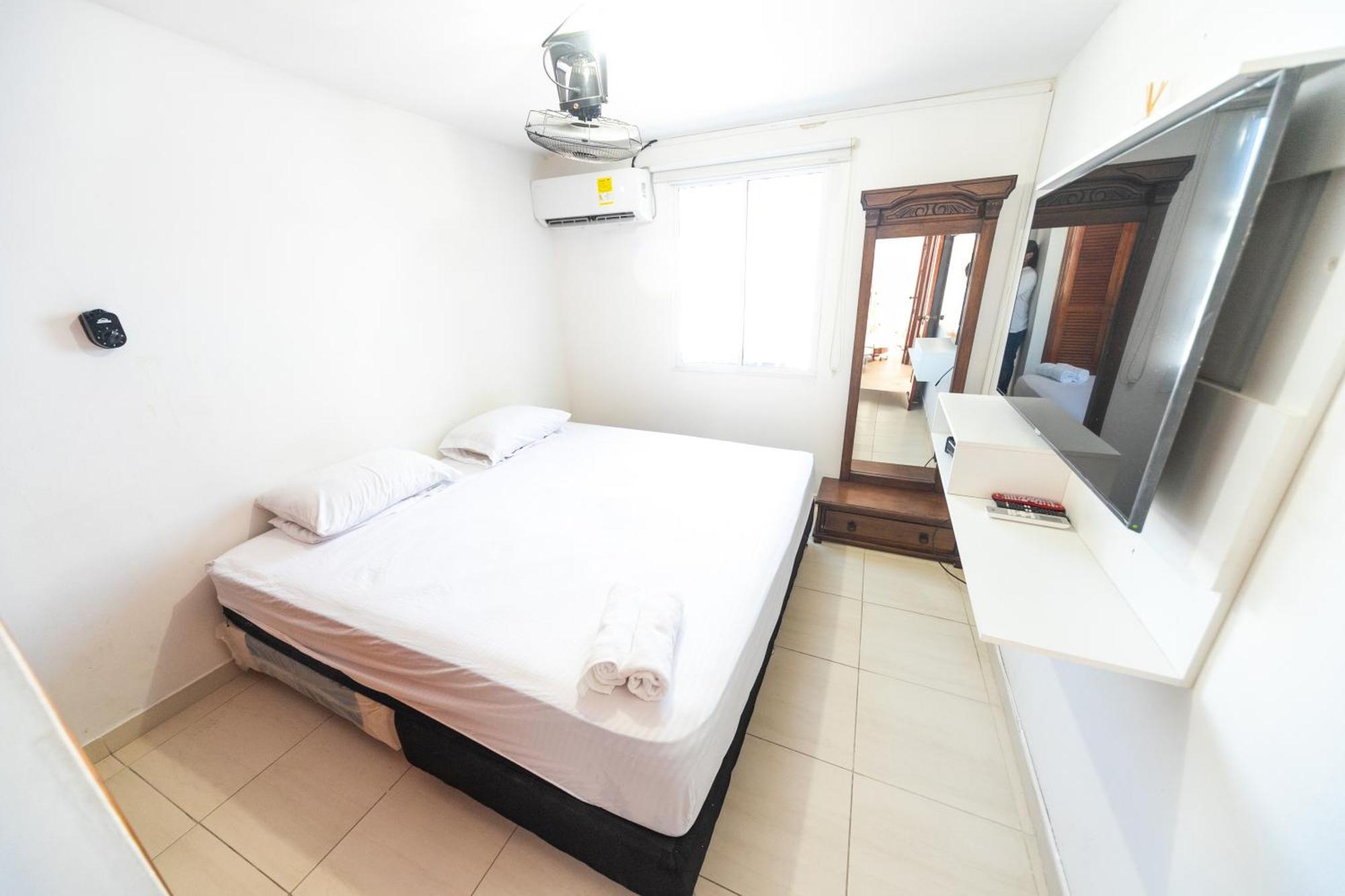 El Bendecido. Amplio Apartamento Entero Con Excelente Ubicacion Y Parqueadero Privado Gratis Las 24 Horas. Apartment *