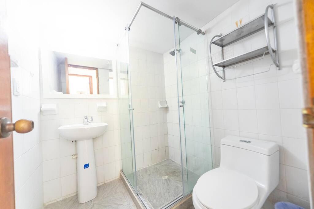Apartment El Bendecido. Amplio Apartamento Entero Con Excelente Ubicacion Y Parqueadero Privado Gratis Las 24 Horas.