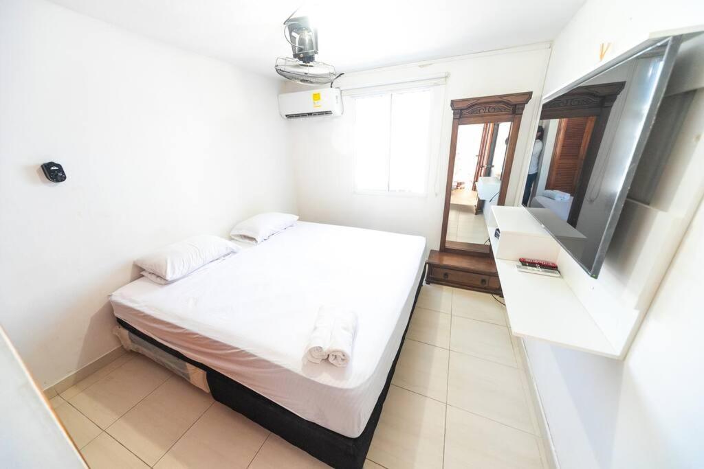 Apartment El Bendecido. Amplio Apartamento Entero Con Excelente Ubicacion Y Parqueadero Privado Gratis Las 24 Horas. Cartagena