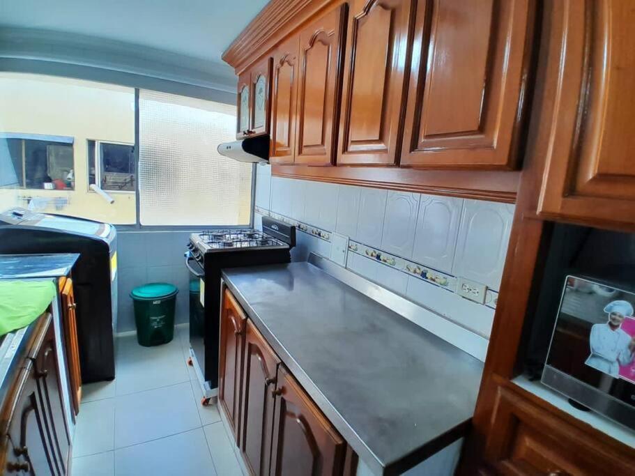 El Bendecido. Amplio Apartamento Entero Con Excelente Ubicacion Y Parqueadero Privado Gratis Las 24 Horas. Apartment
