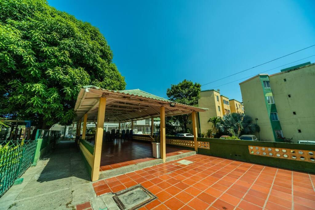 Apartment El Bendecido. Amplio Apartamento Entero Con Excelente Ubicacion Y Parqueadero Privado Gratis Las 24 Horas. *