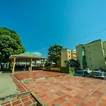 El Bendecido. Amplio Apartamento Entero Con Excelente Ubicacion Y Parqueadero Privado Gratis Las 24 Horas.