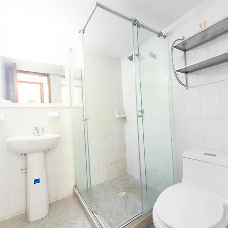 El Bendecido. Amplio Apartamento Entero Con Excelente Ubicacion Y Parqueadero Privado Gratis Las 24 Horas. Apartamento