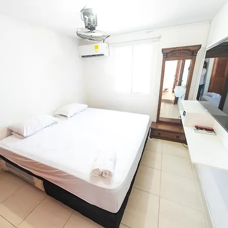 El Bendecido. Amplio Apartamento Entero Con Excelente Ubicacion Y Parqueadero Privado Gratis Las 24 Horas. Apartamento *