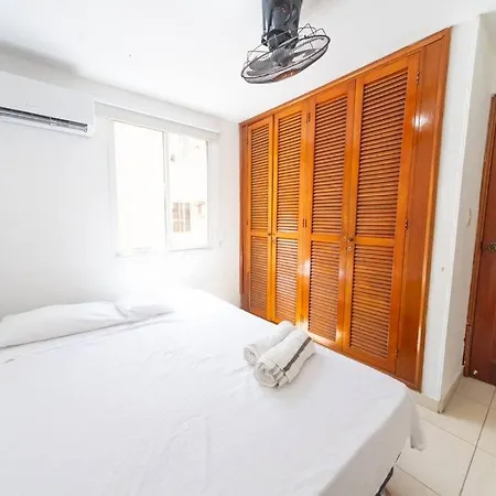 El Bendecido. Amplio Apartamento Entero Con Excelente Ubicacion Y Parqueadero Privado Gratis Las 24 Horas. Cartagena