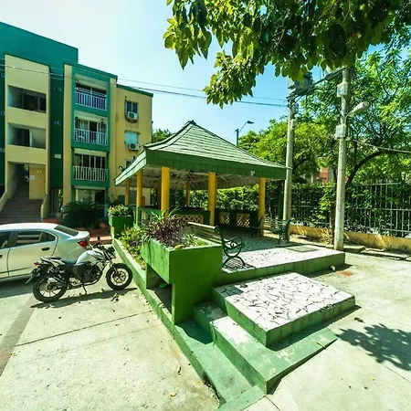 El Bendecido. Amplio Apartamento Entero Con Excelente Ubicacion Y Parqueadero Privado Gratis Las 24 Horas. Cartagena