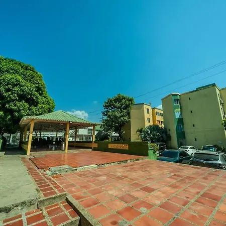 Apartamento El Bendecido. Amplio Apartamento Entero Con Excelente Ubicacion Y Parqueadero Privado Gratis Las 24 Horas.