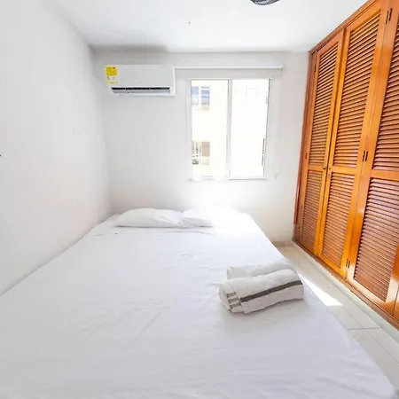 Apartamento El Bendecido. Amplio Apartamento Entero Con Excelente Ubicacion Y Parqueadero Privado Gratis Las 24 Horas. Cartagena