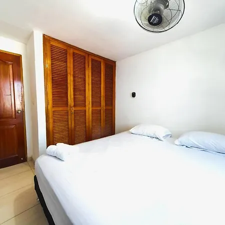 El Bendecido. Amplio Apartamento Entero Con Excelente Ubicacion Y Parqueadero Privado Gratis Las 24 Horas. *