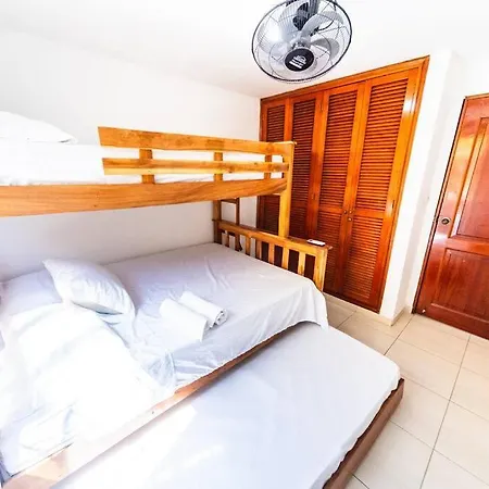 El Bendecido. Amplio Apartamento Entero Con Excelente Ubicacion Y Parqueadero Privado Gratis Las 24 Horas. Apartamento *