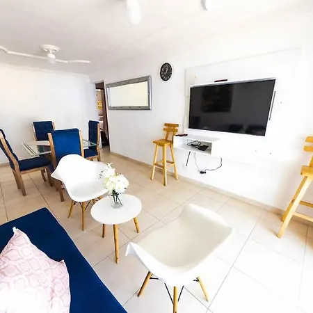 El Bendecido. Amplio Apartamento Entero Con Excelente Ubicacion Y Parqueadero Privado Gratis Las 24 Horas. Cartagena