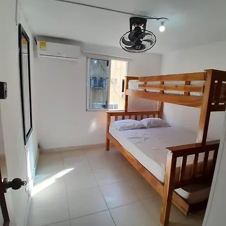 El Bendecido. Amplio Apartamento Entero Con Excelente Ubicacion Y Parqueadero Privado Gratis Las 24 Horas. *