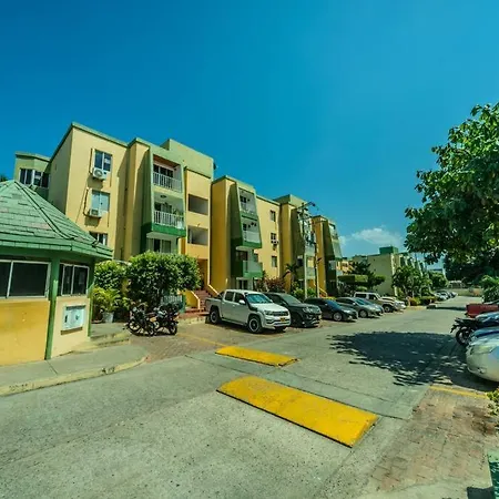 El Bendecido. Amplio Apartamento Entero Con Excelente Ubicacion Y Parqueadero Privado Gratis Las 24 Horas. * Cartagena