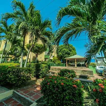 Apartamento El Bendecido. Amplio Apartamento Entero Con Excelente Ubicacion Y Parqueadero Privado Gratis Las 24 Horas. Cartagena