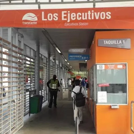 El Bendecido. Amplio Apartamento Entero Con Excelente Ubicacion Y Parqueadero Privado Gratis Las 24 Horas. * Cartagena