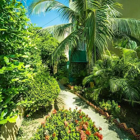 El Bendecido. Amplio Apartamento Entero Con Excelente Ubicacion Y Parqueadero Privado Gratis Las 24 Horas. Cartagena