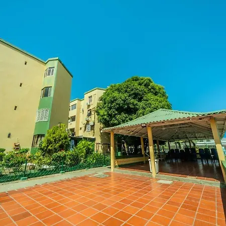 El Bendecido. Amplio Apartamento Entero Con Excelente Ubicacion Y Parqueadero Privado Gratis Las 24 Horas. Cartagena