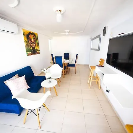 El Bendecido. Amplio Apartamento Entero Con Excelente Ubicacion Y Parqueadero Privado Gratis Las 24 Horas. Cartagena