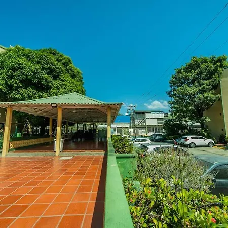 El Bendecido. Amplio Apartamento Entero Con Excelente Ubicacion Y Parqueadero Privado Gratis Las 24 Horas. Apartamento *