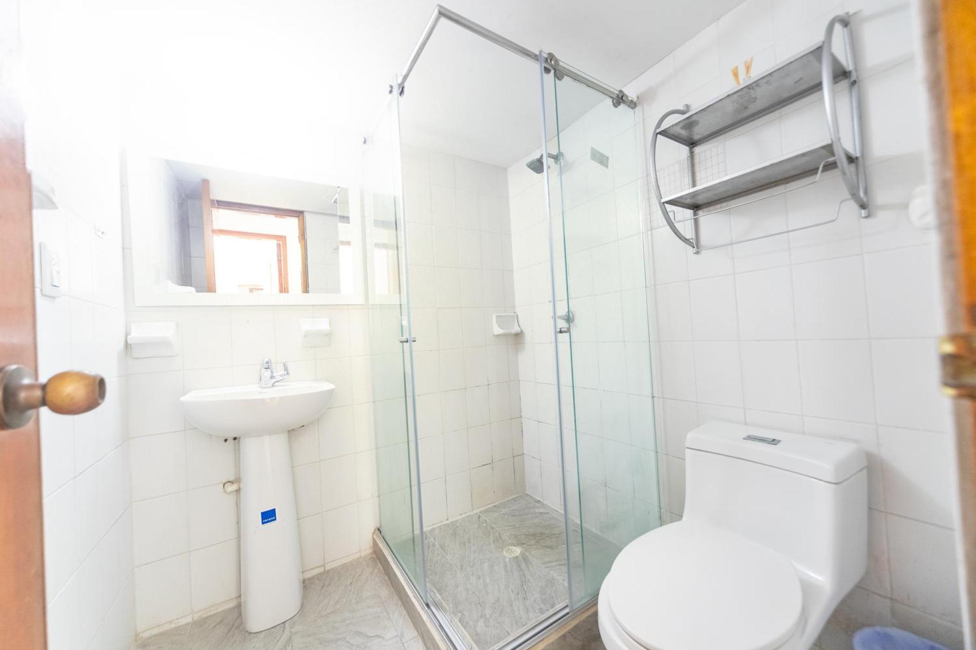 El Bendecido. Amplio Apartamento Entero Con Excelente Ubicacion Y Parqueadero Privado Gratis Las 24 Horas. Apartamento