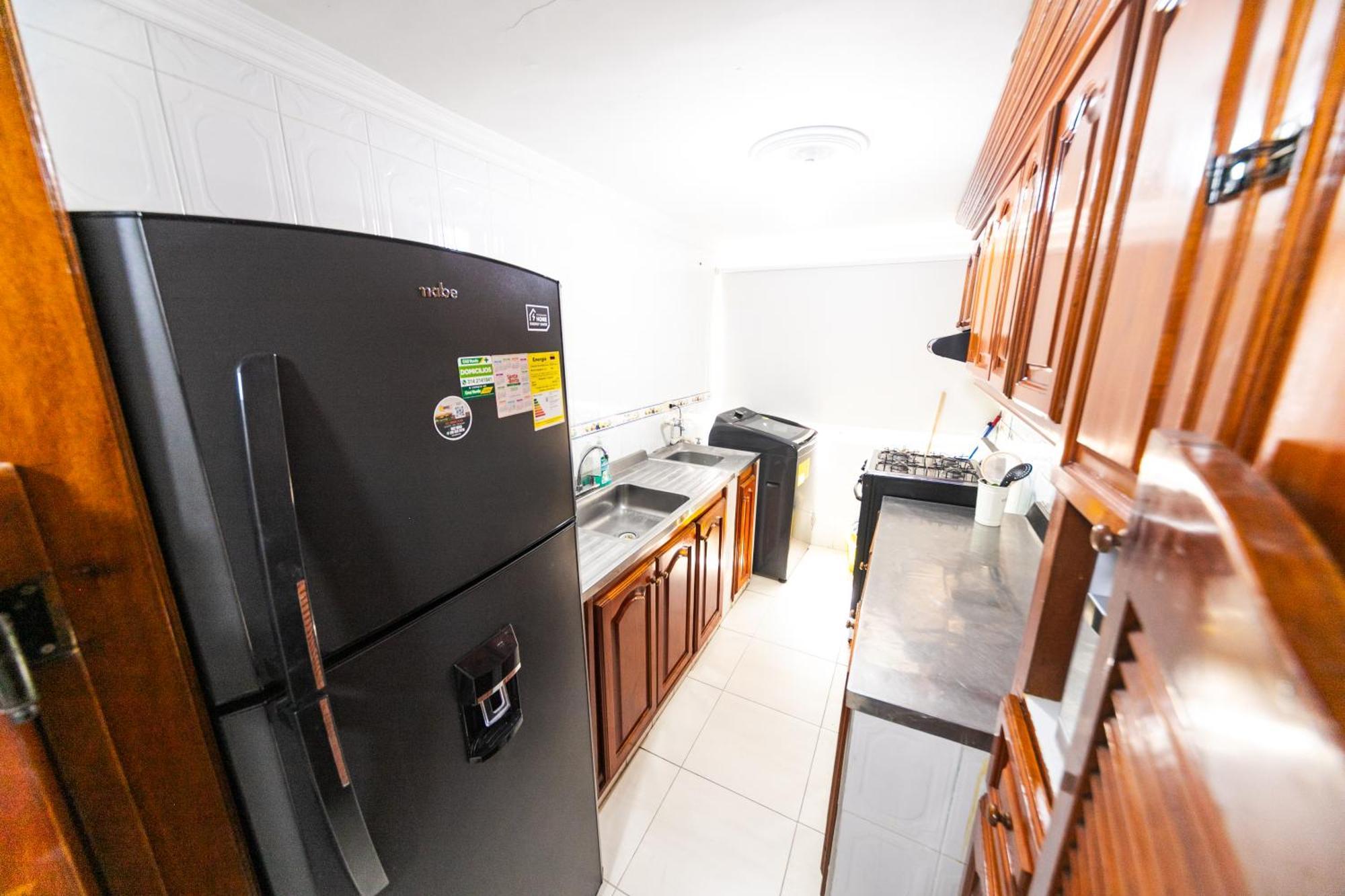 El Bendecido. Amplio Apartamento Entero Con Excelente Ubicacion Y Parqueadero Privado Gratis Las 24 Horas.