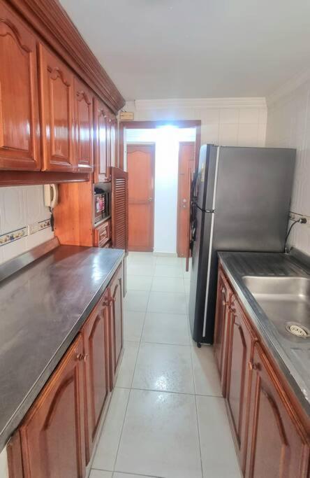 Apartamento El Bendecido. Amplio Apartamento Entero Con Excelente Ubicacion Y Parqueadero Privado Gratis Las 24 Horas. *