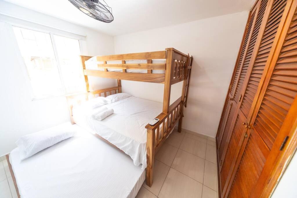 El Bendecido. Amplio Apartamento Entero Con Excelente Ubicacion Y Parqueadero Privado Gratis Las 24 Horas. * Cartagena