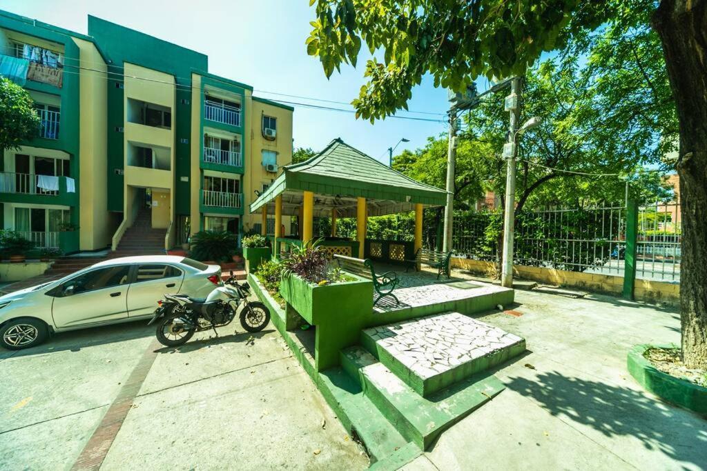 El Bendecido. Amplio Apartamento Entero Con Excelente Ubicacion Y Parqueadero Privado Gratis Las 24 Horas. Cartagena