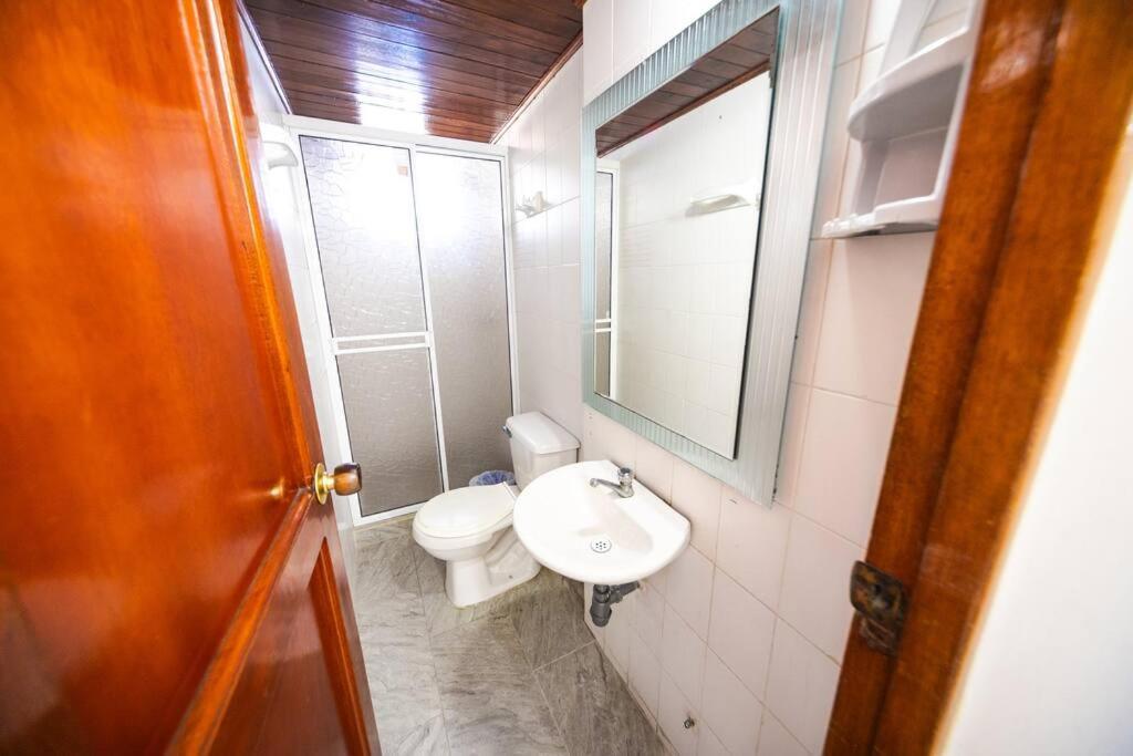 El Bendecido. Amplio Apartamento Entero Con Excelente Ubicacion Y Parqueadero Privado Gratis Las 24 Horas. * Cartagena