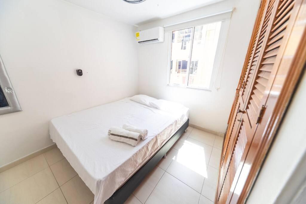 El Bendecido. Amplio Apartamento Entero Con Excelente Ubicacion Y Parqueadero Privado Gratis Las 24 Horas. *