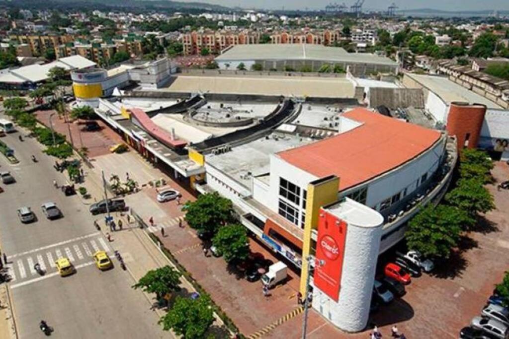 Apartamento El Bendecido. Amplio Apartamento Entero Con Excelente Ubicacion Y Parqueadero Privado Gratis Las 24 Horas.