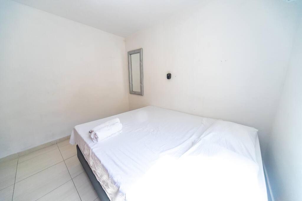 El Bendecido. Amplio Apartamento Entero Con Excelente Ubicacion Y Parqueadero Privado Gratis Las 24 Horas. Cartagena