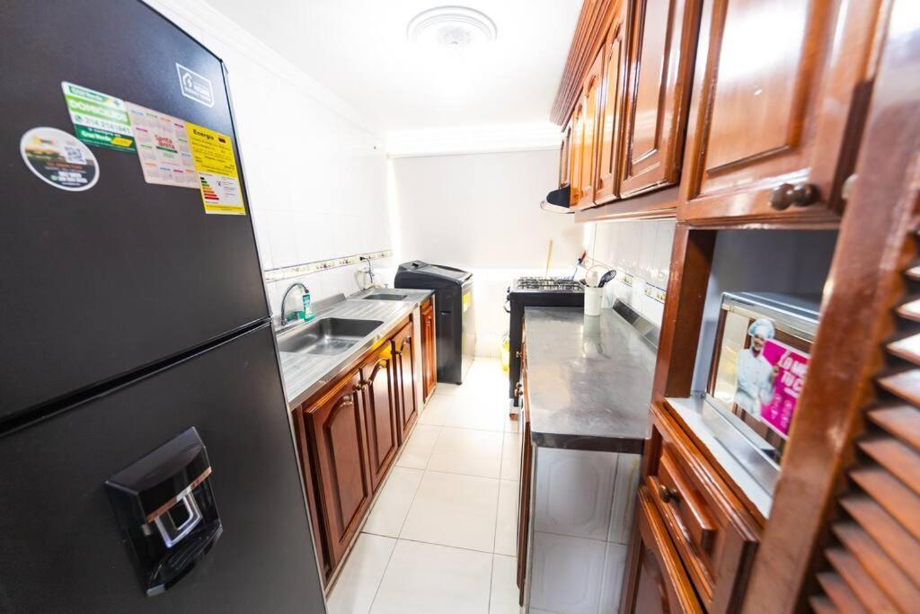 Apartamento El Bendecido. Amplio Apartamento Entero Con Excelente Ubicacion Y Parqueadero Privado Gratis Las 24 Horas.