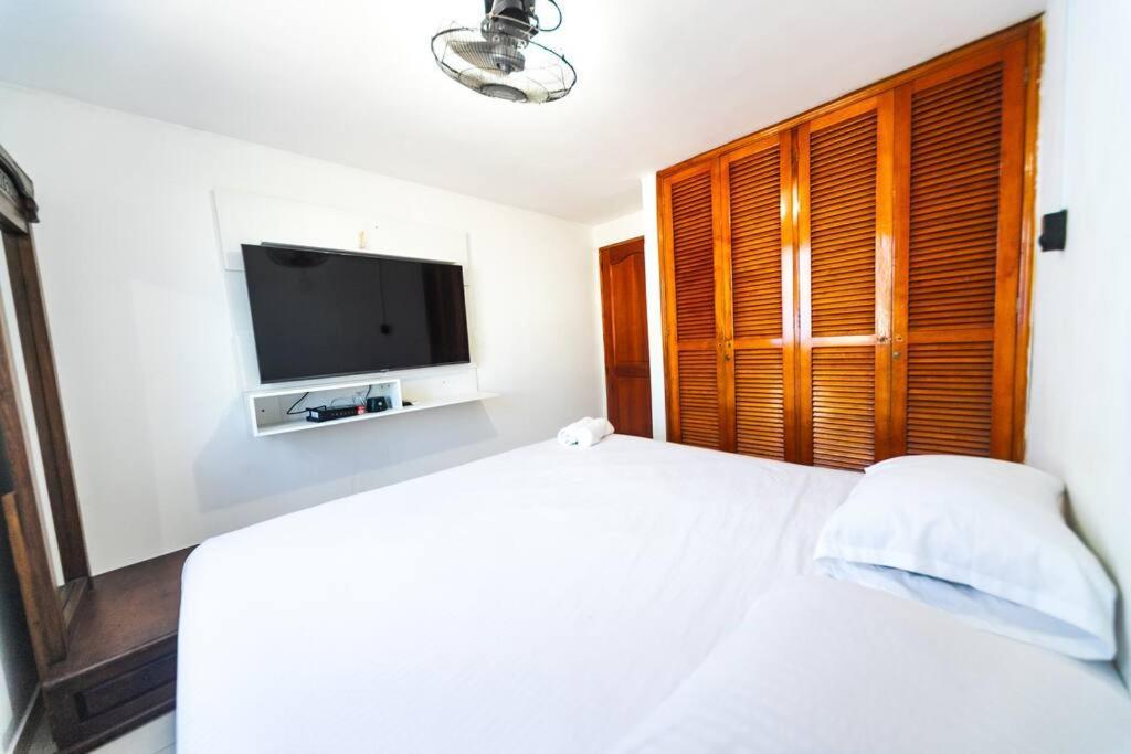 El Bendecido. Amplio Apartamento Entero Con Excelente Ubicacion Y Parqueadero Privado Gratis Las 24 Horas. Apartamento Cartagena