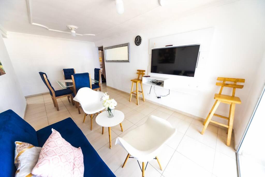 El Bendecido. Amplio Apartamento Entero Con Excelente Ubicacion Y Parqueadero Privado Gratis Las 24 Horas. Cartagena