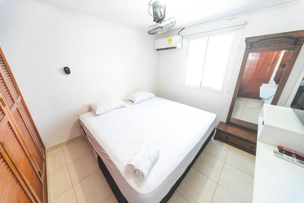 El Bendecido. Amplio Apartamento Entero Con Excelente Ubicacion Y Parqueadero Privado Gratis Las 24 Horas. *