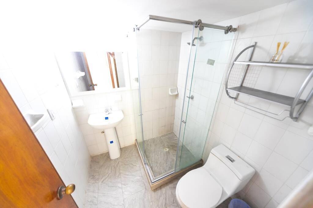 El Bendecido. Amplio Apartamento Entero Con Excelente Ubicacion Y Parqueadero Privado Gratis Las 24 Horas. * Cartagena