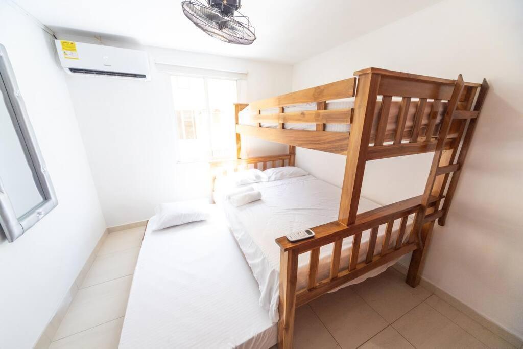 El Bendecido. Amplio Apartamento Entero Con Excelente Ubicacion Y Parqueadero Privado Gratis Las 24 Horas.