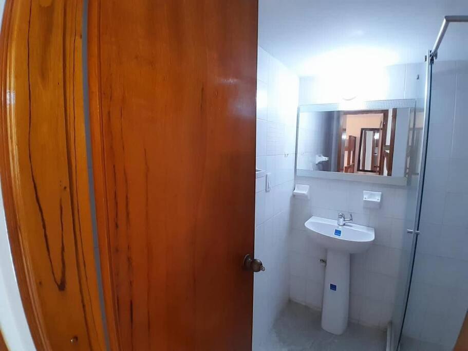 El Bendecido. Amplio Apartamento Entero Con Excelente Ubicacion Y Parqueadero Privado Gratis Las 24 Horas. * Cartagena