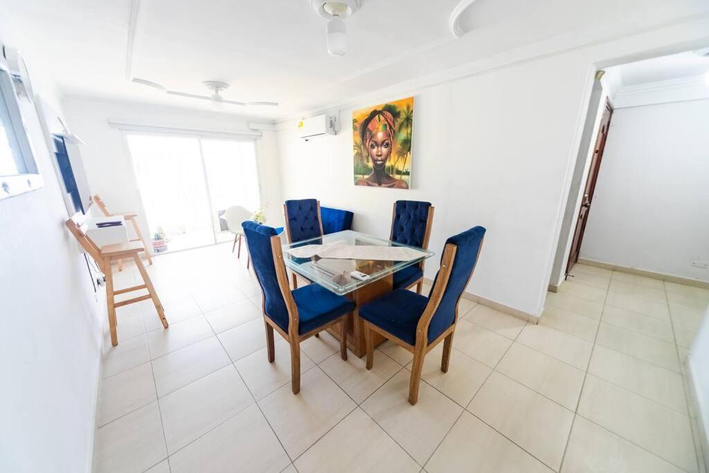 Apartamento El Bendecido. Amplio Apartamento Entero Con Excelente Ubicacion Y Parqueadero Privado Gratis Las 24 Horas. Cartagena