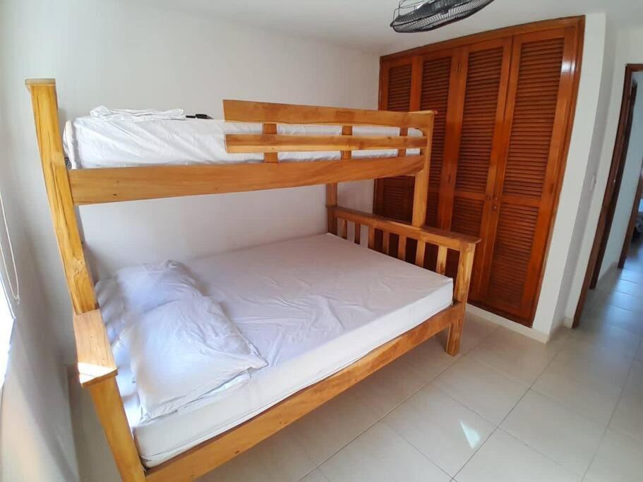 Apartamento El Bendecido. Amplio Apartamento Entero Con Excelente Ubicacion Y Parqueadero Privado Gratis Las 24 Horas.