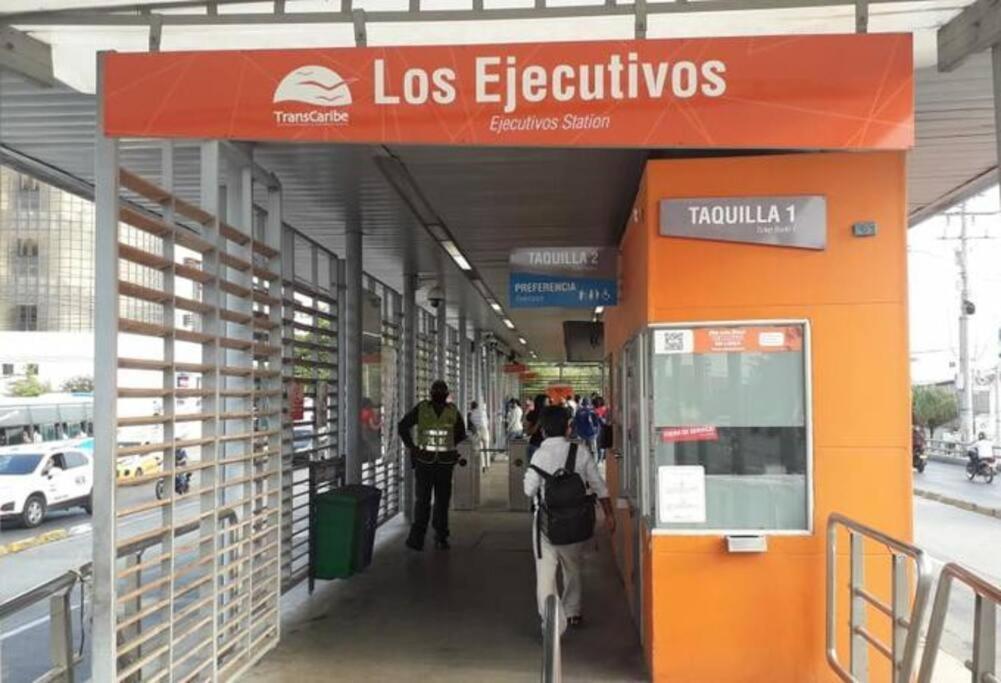 El Bendecido. Amplio Apartamento Entero Con Excelente Ubicacion Y Parqueadero Privado Gratis Las 24 Horas. * Cartagena