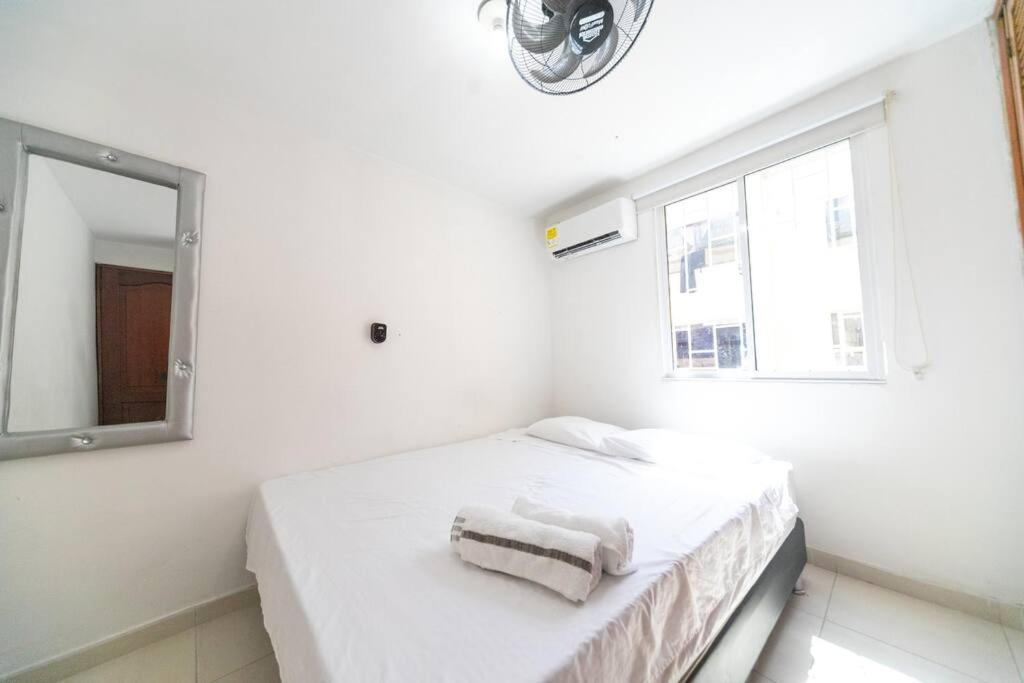 El Bendecido. Amplio Apartamento Entero Con Excelente Ubicacion Y Parqueadero Privado Gratis Las 24 Horas. Apartamento *