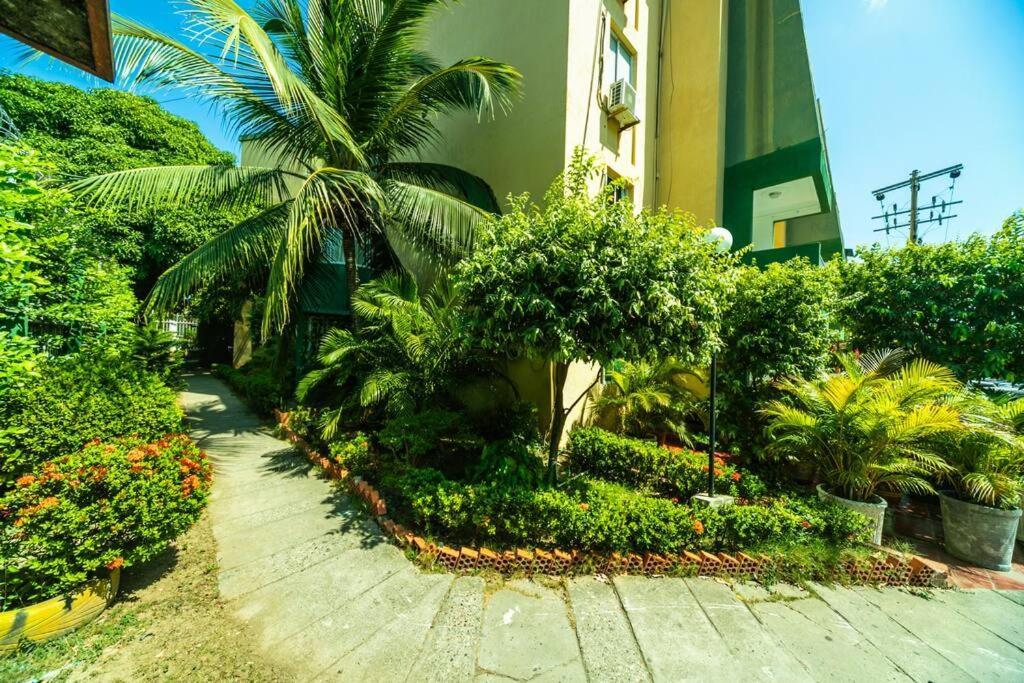 El Bendecido. Amplio Apartamento Entero Con Excelente Ubicacion Y Parqueadero Privado Gratis Las 24 Horas. Apartamento *