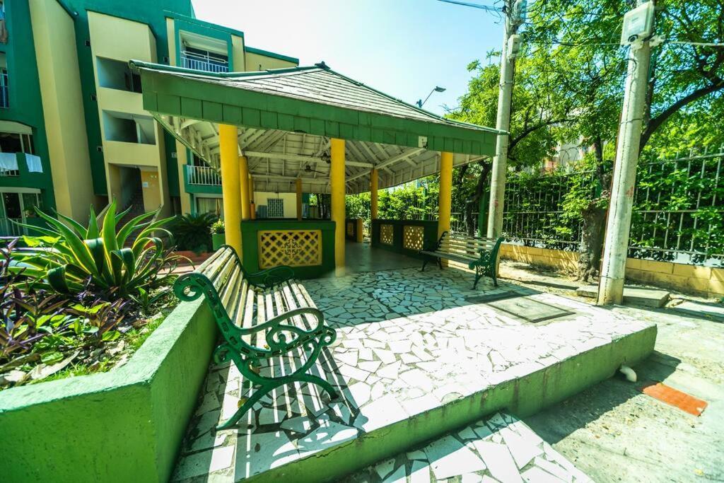 Apartamento El Bendecido. Amplio Apartamento Entero Con Excelente Ubicacion Y Parqueadero Privado Gratis Las 24 Horas. Cartagena
