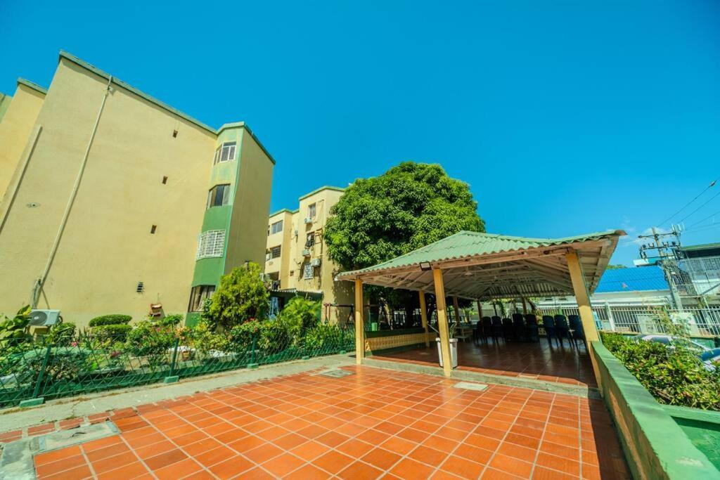 El Bendecido. Amplio Apartamento Entero Con Excelente Ubicacion Y Parqueadero Privado Gratis Las 24 Horas. Cartagena