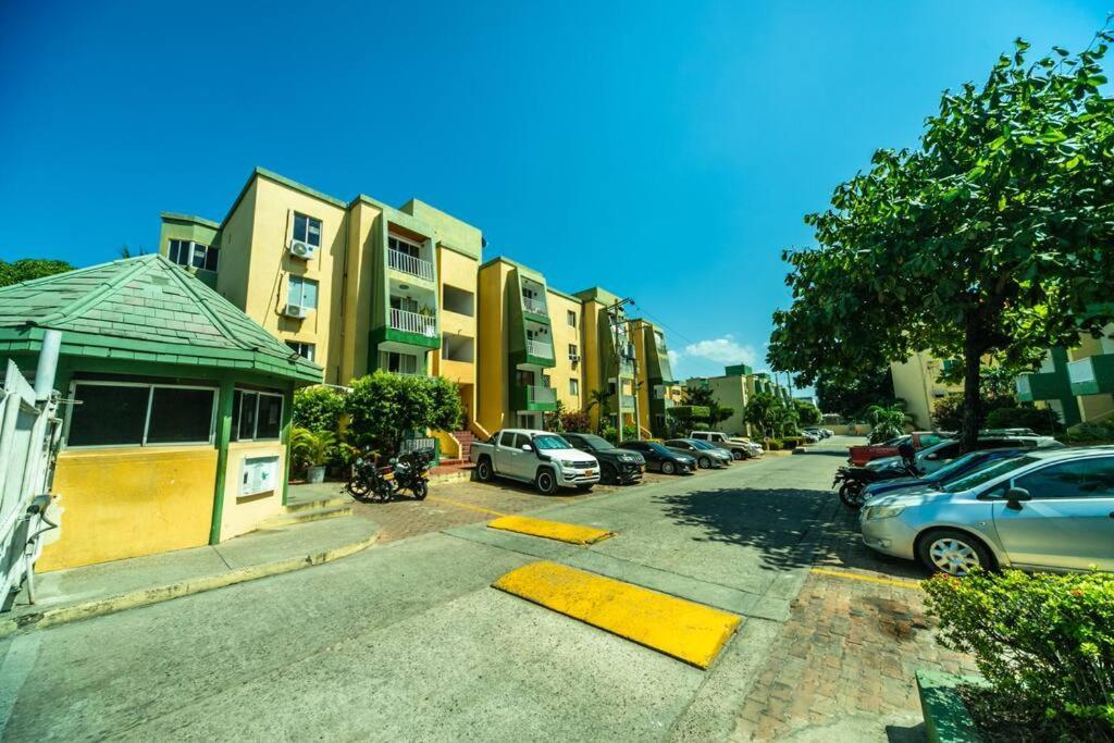 El Bendecido. Amplio Apartamento Entero Con Excelente Ubicacion Y Parqueadero Privado Gratis Las 24 Horas. Apartamento